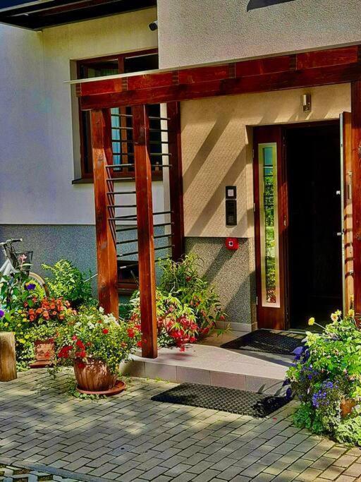 Urocze Mieszkanie 1 Z Parkingiem Kattowitz Exterior foto